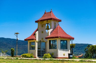 Dağın tepesindeki Budist tapınağı