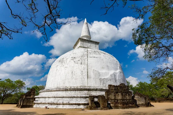 Buddyjska Stupa Sri Lance — Zdjęcie stockowe