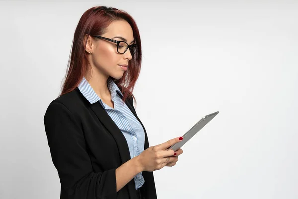 Zelfverzekerde Vrolijke Glimlach Vrolijke Jonge Business Executive Werknemer Student Vrouw — Stockfoto