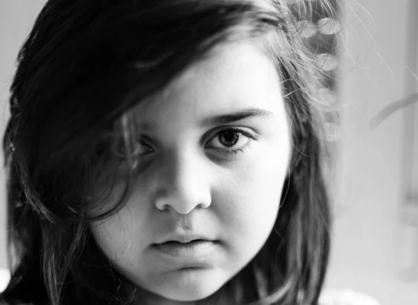 Portrait Beautiful Girl Black White Deep Looking Perhaps Little Sad — Stock Photo, Image