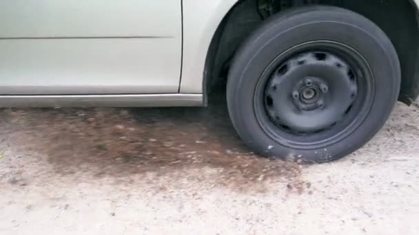 Roda de carro derrapando no chão — Vídeo de Stock