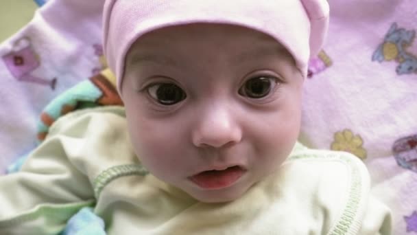 Newborn baby with big brown eyes looking around — Stock Video