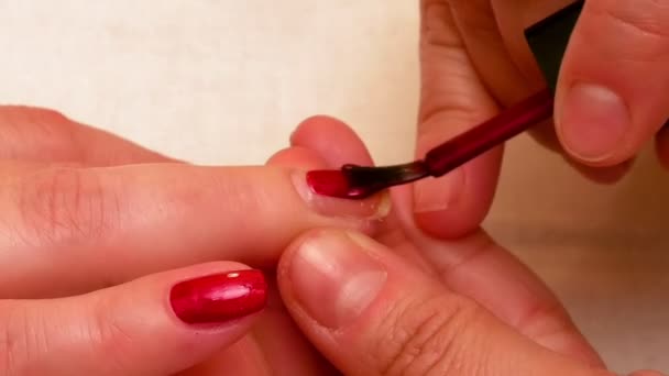 Manicure pittura e lucidatura unghie nel salone spa — Video Stock