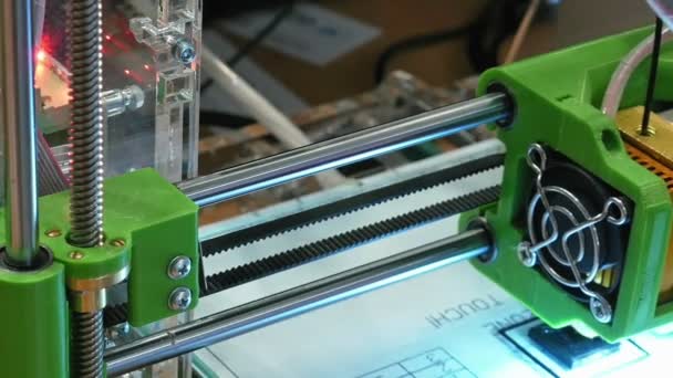 Imprimante 3D en plastique tridimensionnelle en laboratoire — Video