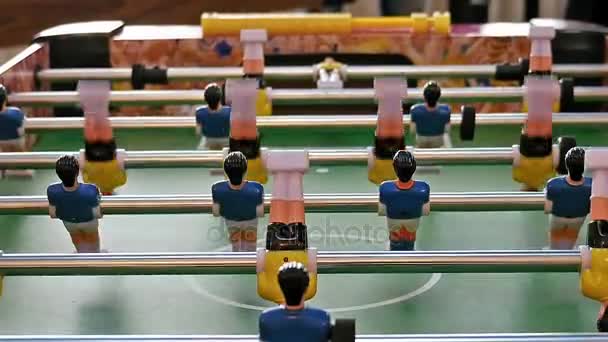 Father and child play kicker table football soccer — Stock Video