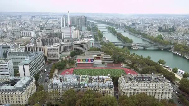 航空パリ セーヌ川と橋の傾き — ストック動画