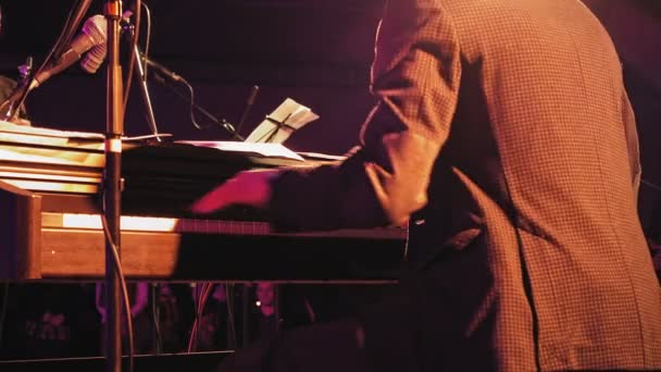 Piano sur scène — Video