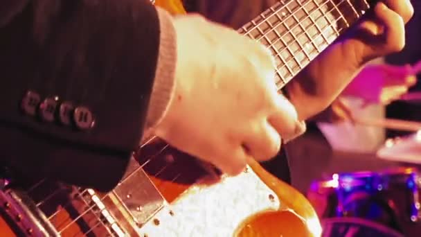 Guitar player på scenen — Stockvideo