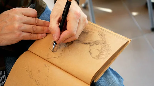 Graphic artist draws sketch picture artwork manual — Stock Photo, Image