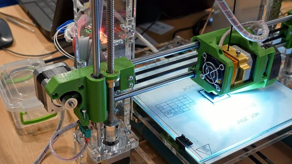 Impresora 3D de plástico tridimensional — Foto de Stock