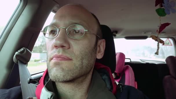 Пассажир в машине замедленной съемки — стоковое видео