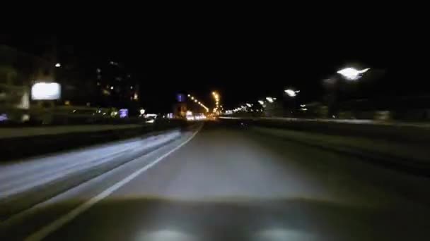 Zeitraffer der nächtlichen Stadtstraßen Hochgeschwindigkeitsfahren — Stockvideo