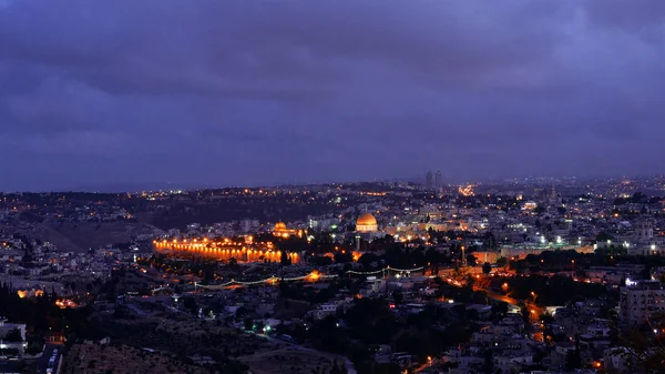 Város Jeruzsálem leszáll az éj — Stock Fotó