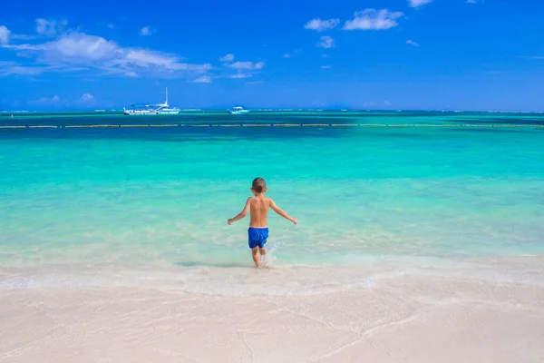 Niño Años Entra Solo Mar Tranquilo Hermoso Niño Europeo Fondo — Foto de Stock