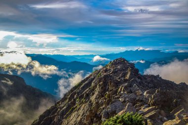 Jade Dağı Manzarası - Tayvan Adası 'nın en yüksek dağı 