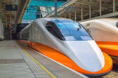 Kaohsiung, Tayvan 7 / 28 / 2019 Tayvan Yüksek Hız Treni Kaohsiung Zuoying İstasyonu Platformu