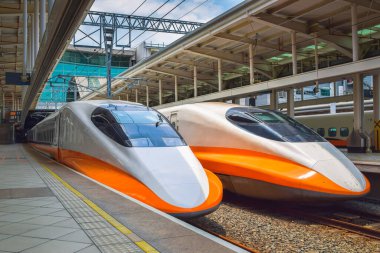 Kaohsiung, Tayvan 7 / 28 / 2019 Tayvan Yüksek Hız Treni Kaohsiung Zuoying İstasyonu Platformu