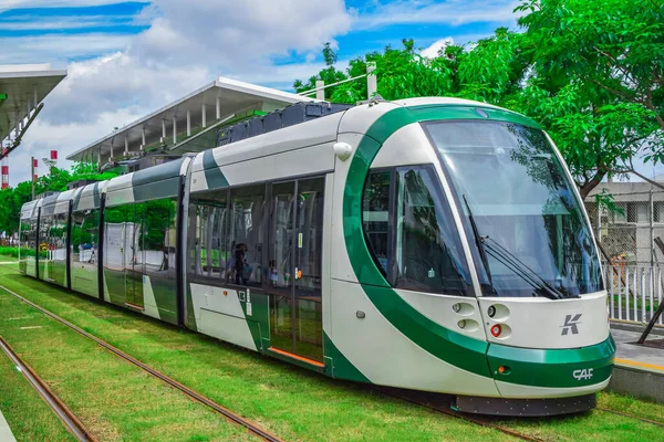 Kaohsiung Dairesel hafif ray KLRT Tramvayları 