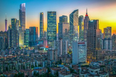  Guangzhou Zhujiang 'ın geniş açılı gece görüşü Yeni Şehir finans bölgesi, Guangdong, Çin.