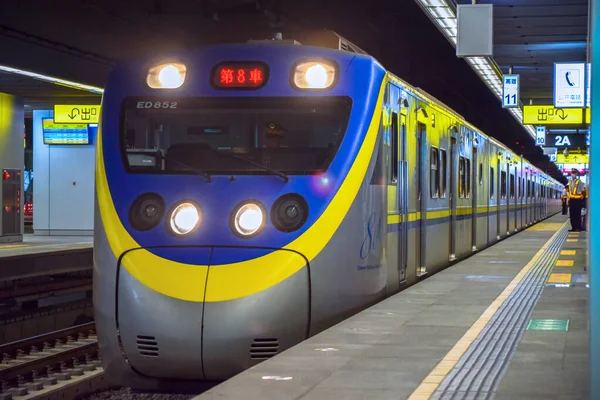 Taiwan Railway Emu800 Series Trains Kaohsiung Station — Stock Photo, Image