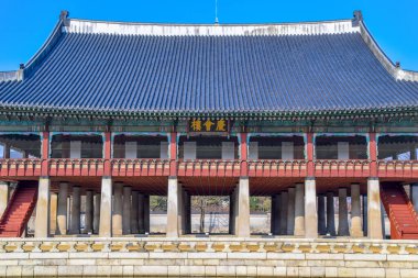 Seul, Güney Kore 1 / 9 / 2020 Geleneksel sarayın en iyi simgeleri, Gyeongbokgung Sarayı Joseon Hanedanı 'nın ilk kraliyet sarayı oldu. Seul 'de kalan beş büyük sarayın en büyüğü.