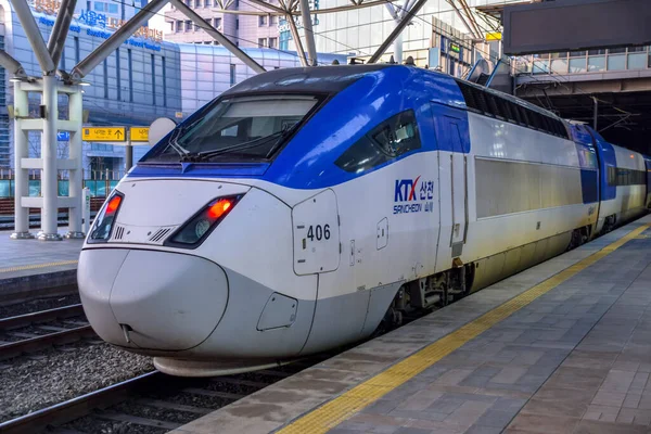 Seoul Südkorea 2020 Ein Hochgeschwindigkeitszug Wartet Auf Die Abfahrt Vom — Stockfoto