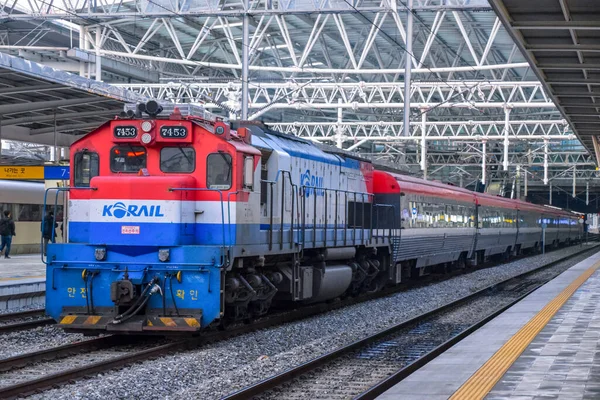 Seoul Südkorea 2020 Korail Züge Halten Bahnhof Seoul Südkorea — Stockfoto