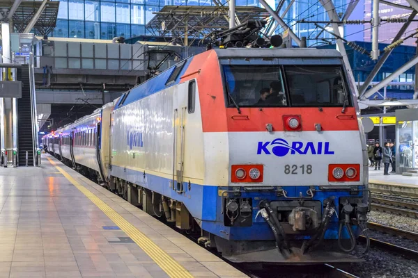Seul, Güney Kore 1 / 9 / 2020 Korail Treni Seul istasyonunda duruyor..
