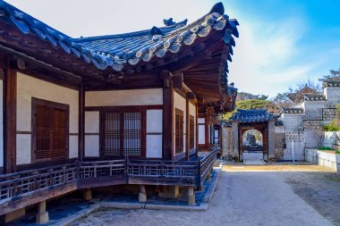 Seul, Güney Kore 1 / 12 / 2020 Güney Kore 'deki Changdeokgung Sarayı Nakseonjae Kompleksi' nin avlu manzarası. Geleneksel Kore mimarisi. Changdeokgung Sarayı Asya 'nın popüler bir turistik merkezidir..