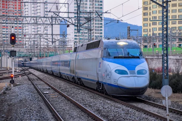 Seoul Südkorea 2020 Hochgeschwindigkeitszüge Ktx Nähern Sich Dem Bahnhof Yongsan — Stockfoto