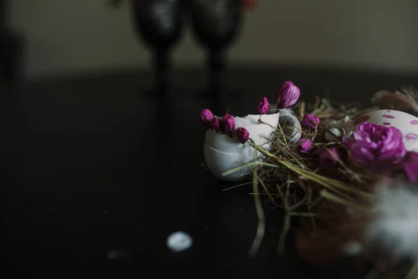 Indah Dihiasi Telur Dengan Bunga Musim Semi Close Melihat — Stok Foto
