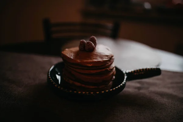Tumpukan Pancake Dengan Raspberry Segar — Stok Foto