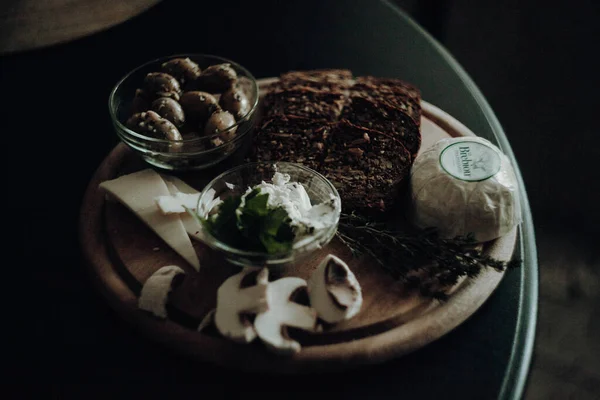 Oliver Ost Och Bröd Träplattan — Stockfoto