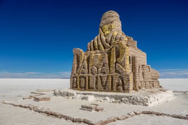 Bolivya 'daki Uyuni tuzlu bataklığı güzel gün batımları ve günbatımları