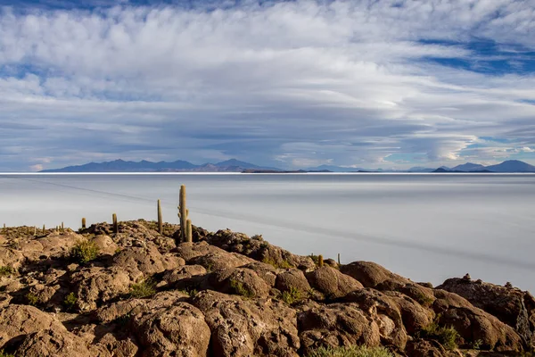 Bolivya 'daki Uyuni tuzlu bataklığı güzel gün batımları ve günbatımları