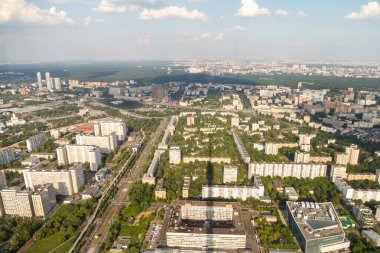 Moskova 'nın kuş bakışı görüntüsü. Ostankino TV kulesinin manzarası..
