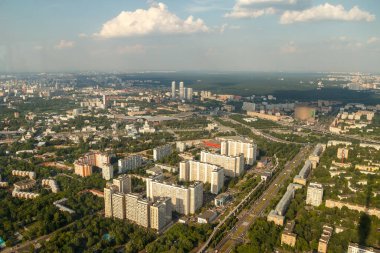Moskova 'nın kuş bakışı görüntüsü. Ostankino TV kulesinin manzarası..