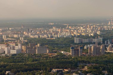 Moskova 'nın kuş bakışı görüntüsü. Ostankino TV kulesinin manzarası..