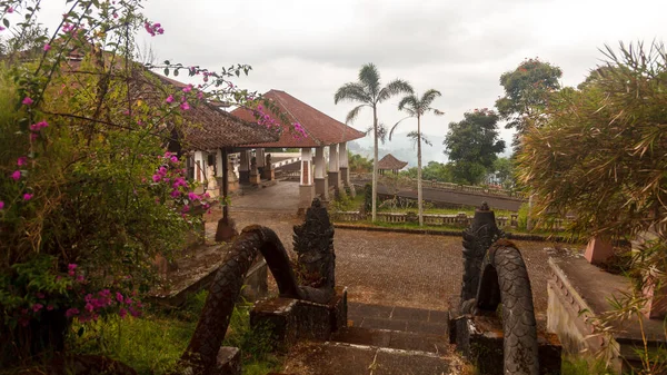 印度尼西亚巴厘岛Bedugul Taman Rekreasi酒店 Resort一家废弃酒店的所在地 — 图库照片