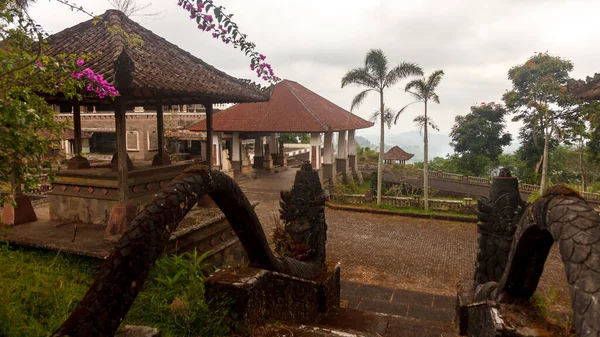 放棄されたホテルの領土 インドネシアのバリ島のBedugul Taman Rekresi Hotel Resort — ストック写真