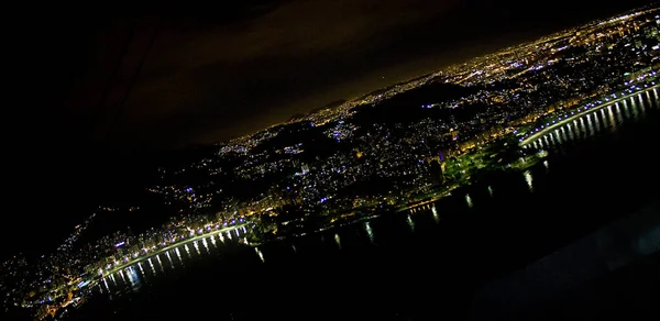 从Sugar Loaf峰看里约热内卢夜景全景 — 图库照片