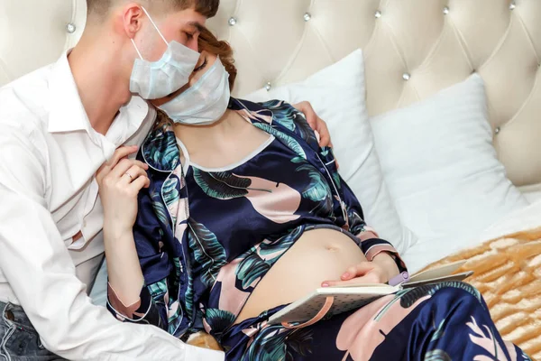 Pregnancy Pregnant Girl Her Masked Husband Bed Romantic Time Together — Stock Photo, Image