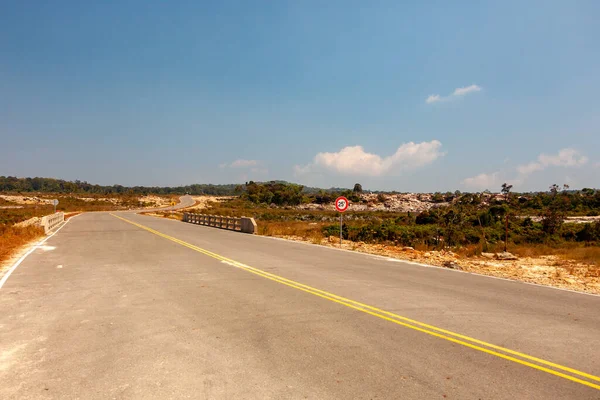 Autoroute Asphaltée Dans Désert Route Sous Climat Tropical Panneau Routier — Photo