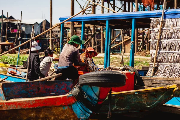 Tonle Sap Camboja Fevereiro 2014 Aldeia Kampong Phluk Durante Estação — Fotografia de Stock