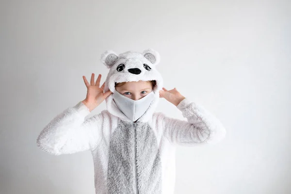 Niña Pijama Animal Mascarilla Protectora Pijama Oso Polar Pone Niño — Foto de Stock