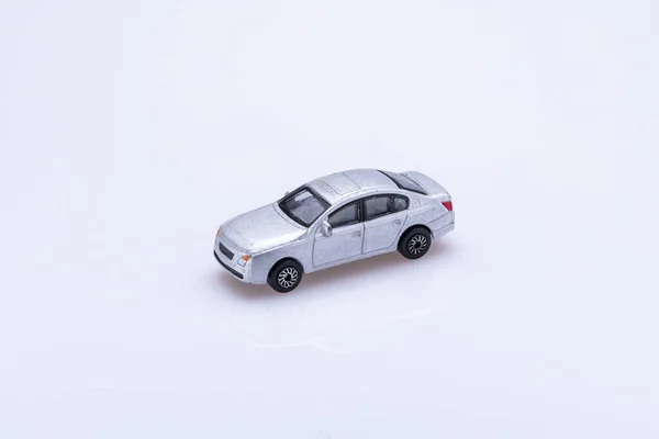 Маленька Сіра Іграшка Автомобіля Ізольована Перед Білим Тлом — стокове фото