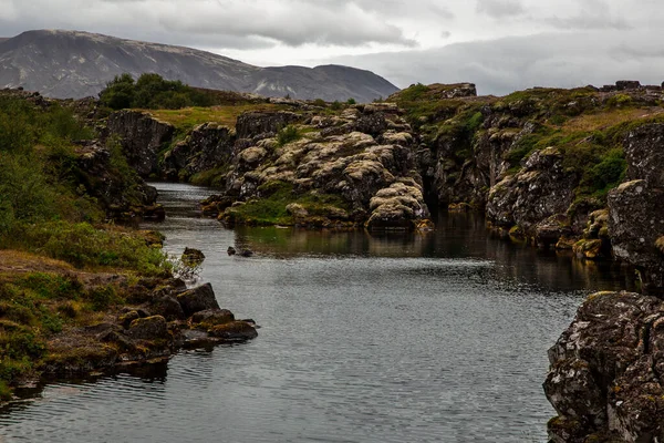 Paisaje Sitio Pingvellir Centro Islandia Hay Río Que Fluye Entre — Foto de Stock