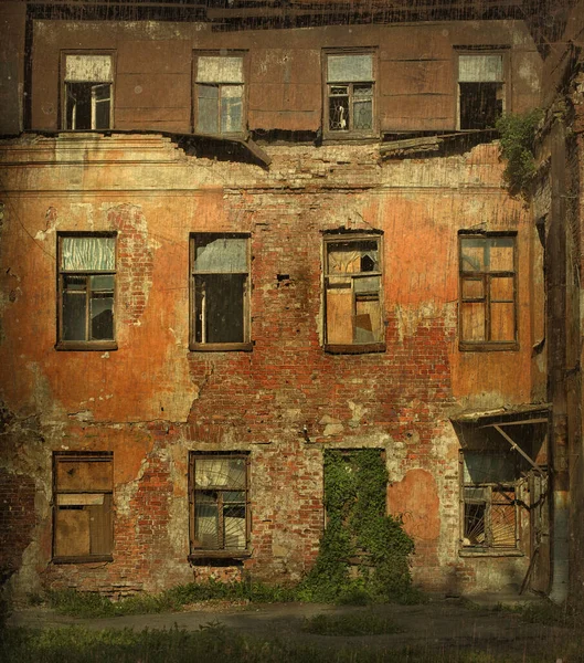 Old Cracked Abandoned House — Stock Photo, Image