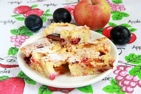 Herbstkuchen mit Früchten — Stockfoto