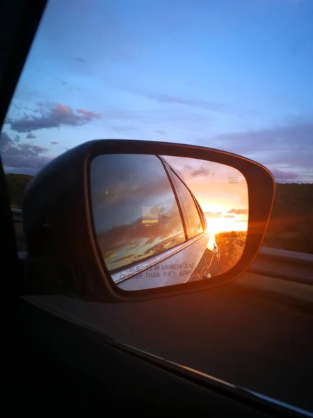 Красивый Закат Зеркале Автомобиля Лицензионные Стоковые Изображения